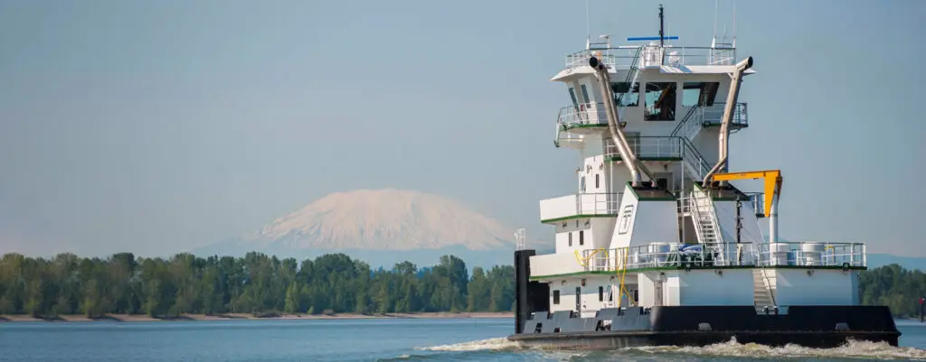 Reintjes gearboxes for workboats - commercial marine transmission systems